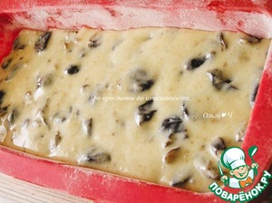 Кекс с черносливом и миндальной мукой