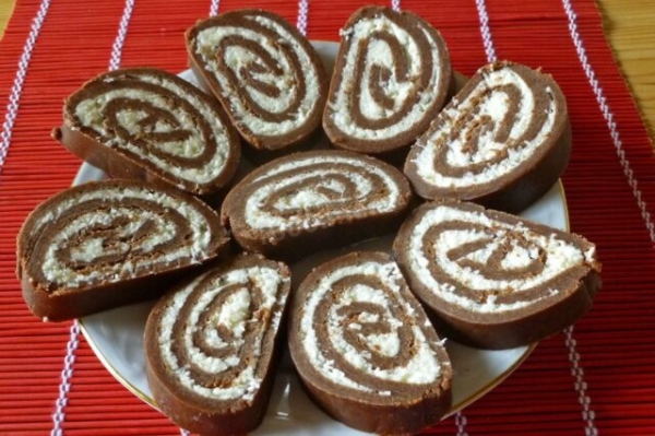 Баунти из печенья с кокосовой стружкой без выпечки