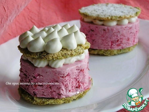 Фисташковое пирожное с брусничным семифреддо