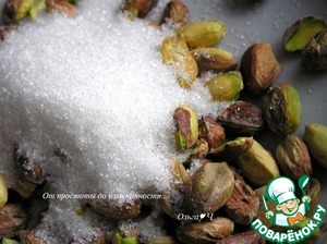 Фисташковое пирожное с брусничным семифреддо