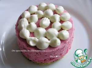 Фисташковое пирожное с брусничным семифреддо