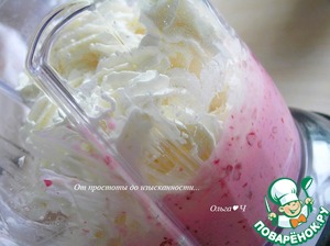 Фисташковое пирожное с брусничным семифреддо