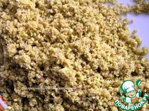 Фисташковое пирожное с брусничным семифреддо