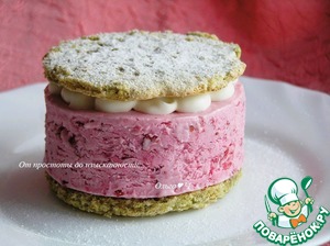 Фисташковое пирожное с брусничным семифреддо