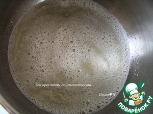 Фисташковое пирожное с брусничным семифреддо