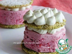 Фисташковое пирожное с брусничным семифреддо