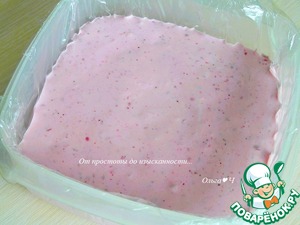 Фисташковое пирожное с брусничным семифреддо