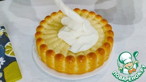 Горячий молочный пирог с кремом и джемом