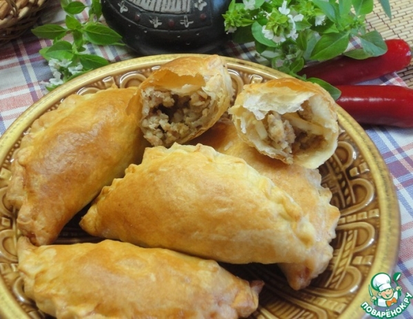 Слоеные пирожки с мясом "Эмпанадас" Слоеные пирожки с мясом "Эмпанадас"