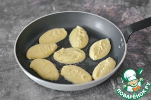 Оладьи из картофельного пюре с манкой Оладьи из картофельного пюре с манкой