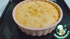 Горячий молочный пирог с кремом и джемом