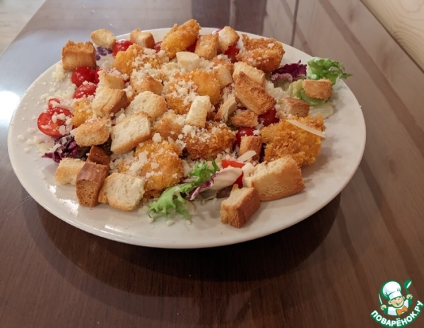 Салат "Цезарь с креветками темпура"