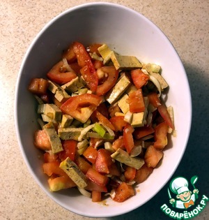 Салат из помидоров с тофу