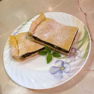 Пирог с ревенем и щавелем