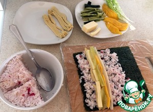 Кимбаб с перцем и маринованным огурцом