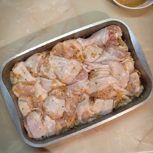 Курица в яблочном маринаде