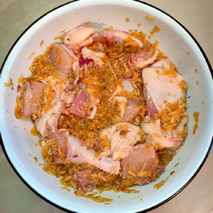 Курица в яблочном маринаде