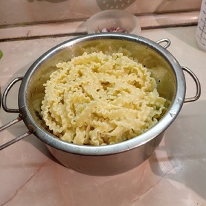 Паста с куриным филе и шампиньонами