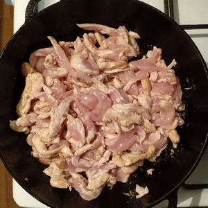 Паста с куриным филе и шампиньонами