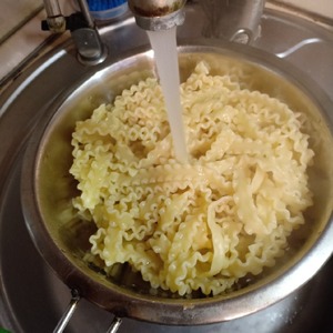 Паста с куриным филе и шампиньонами