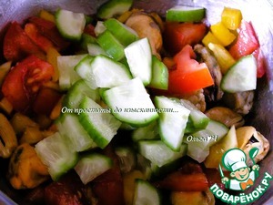 Салат с мидиями и овощами Салат с мидиями и овощами