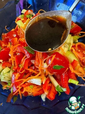 Салат с морковью и коктейльными томатами