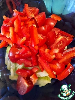 Салат с морковью и коктейльными томатами