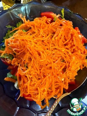 Салат с морковью и коктейльными томатами