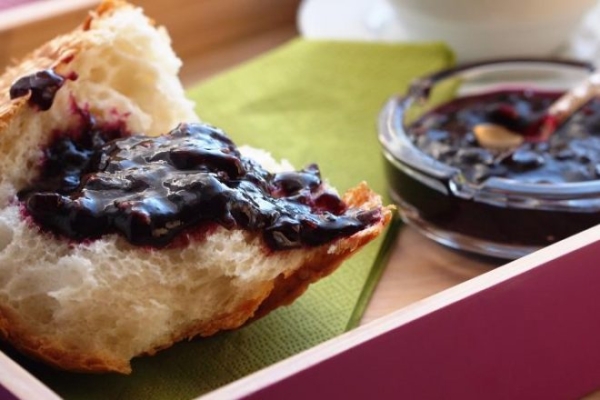 Варенье из черного винограда с корицей