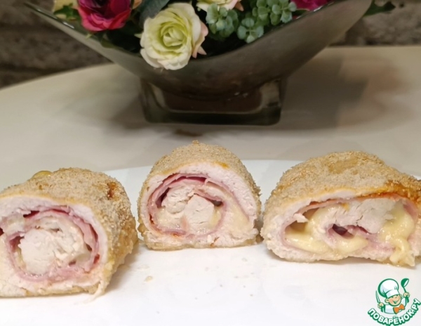 Куриные рулетики с ветчиной и сыром Куриные рулетики с ветчиной и сыром