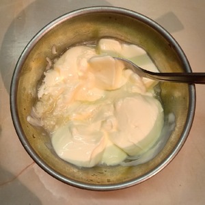 Салат из капусты с сыром чечил