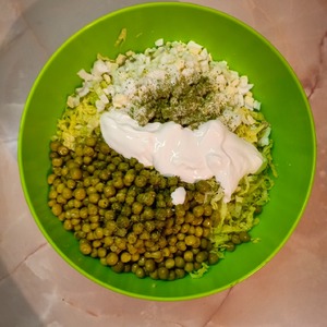 Салат из свежей капусты с яйцом Салат из свежей капусты с яйцом