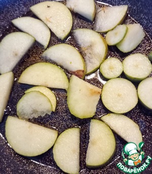 Салат с креветками и грушей