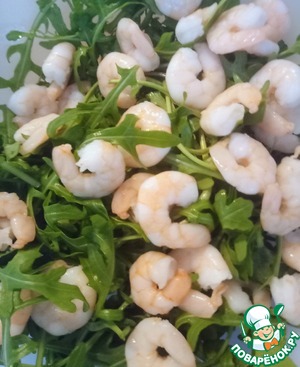 Салат с креветками и грушей