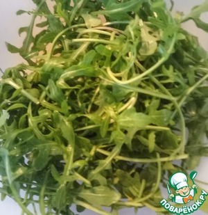 Салат с креветками и грушей