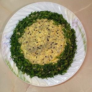 Салат с курицей, огурцами, сыром, яйцом Салат с курицей, огурцами, сыром, яйцом