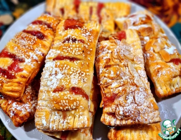 Слойки с черешней Слойки с черешней