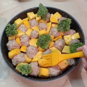 Фрикадельки, запеченные с тыквой