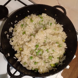 Кабачки, фаршированные рисом и тушенкой