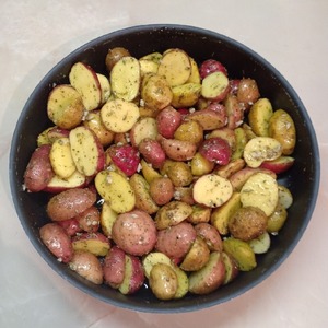 Картофель с травами в духовке