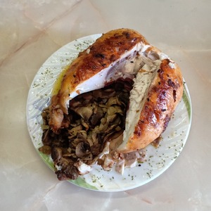 Курица, фаршированная грибами Курица, фаршированная грибами