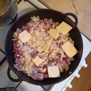 Курица в луковом соусе