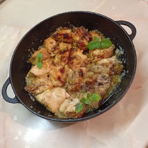 Курица в луковом соусе