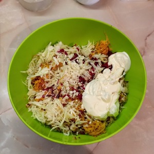 Салат овощной с куриным филе Салат овощной с куриным филе