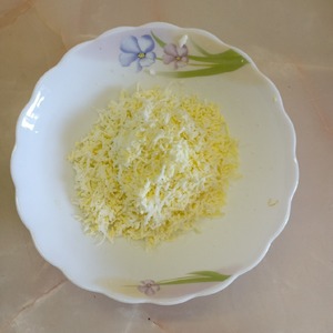 Салат с сардинами и свеклой Салат с сардинами и свеклой