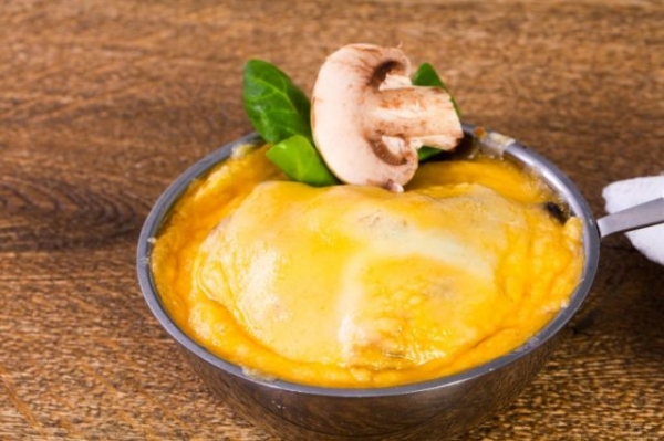 Жульен из грибов и курицы со сметаной Жульен из грибов и курицы со сметаной