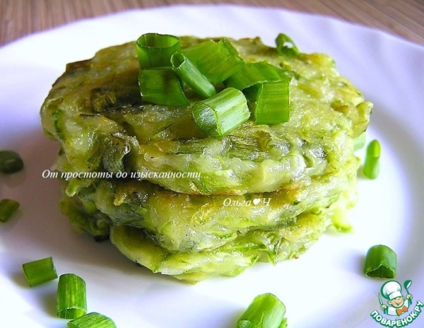 Постные кабачковые оладьи с луком