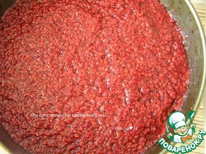 Торт-мороженое с безе и малиной