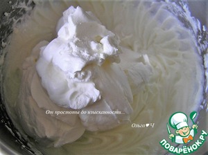 Торт-мороженое с безе и малиной