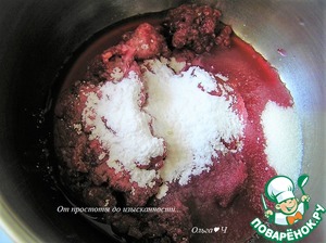 Торт-мороженое с безе и малиной